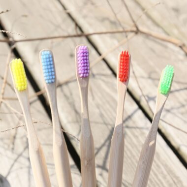 Biodegradable Adult Bamboo Toothbrush with Round Wooden Handle